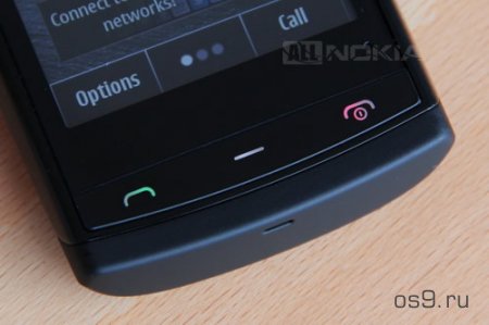 Symbian-смартфон Nokia 500 на "живых" фото