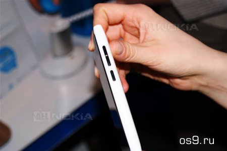 Белый Nokia N9 появился в Финляндии