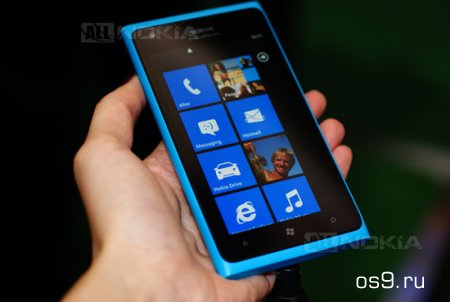 MWC 2012: "живые" фото и видео Nokia Lumia 900