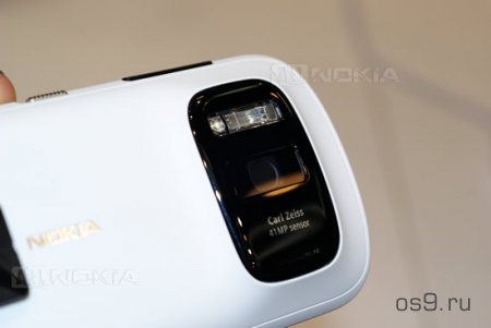 В Германии начались продажи Nokia 808 PureView